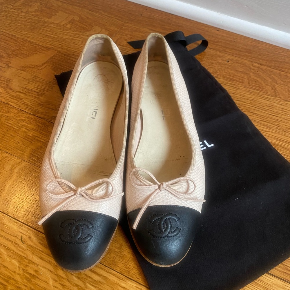 Chanel pale Pink and Black Women's Ballet Flats
